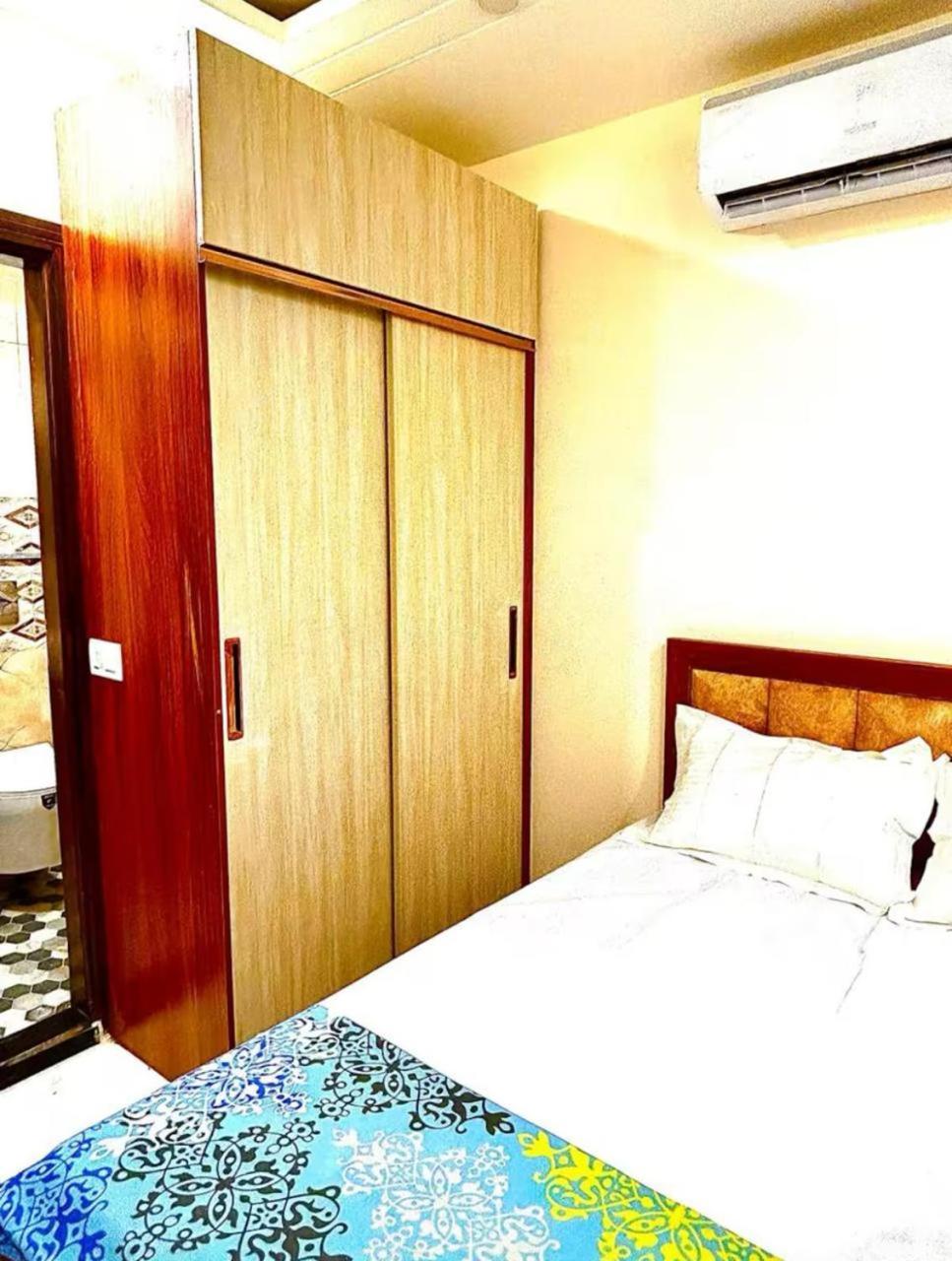 Chic To In South Delhi Apartment