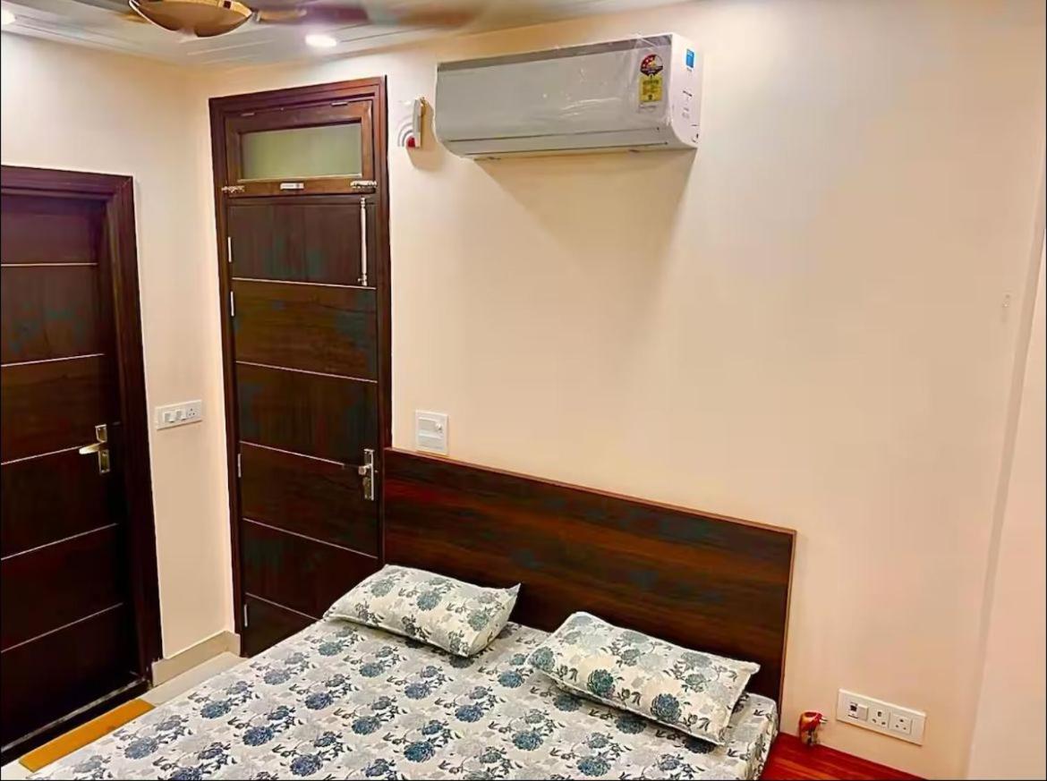 Chic To In South Delhi Apartment