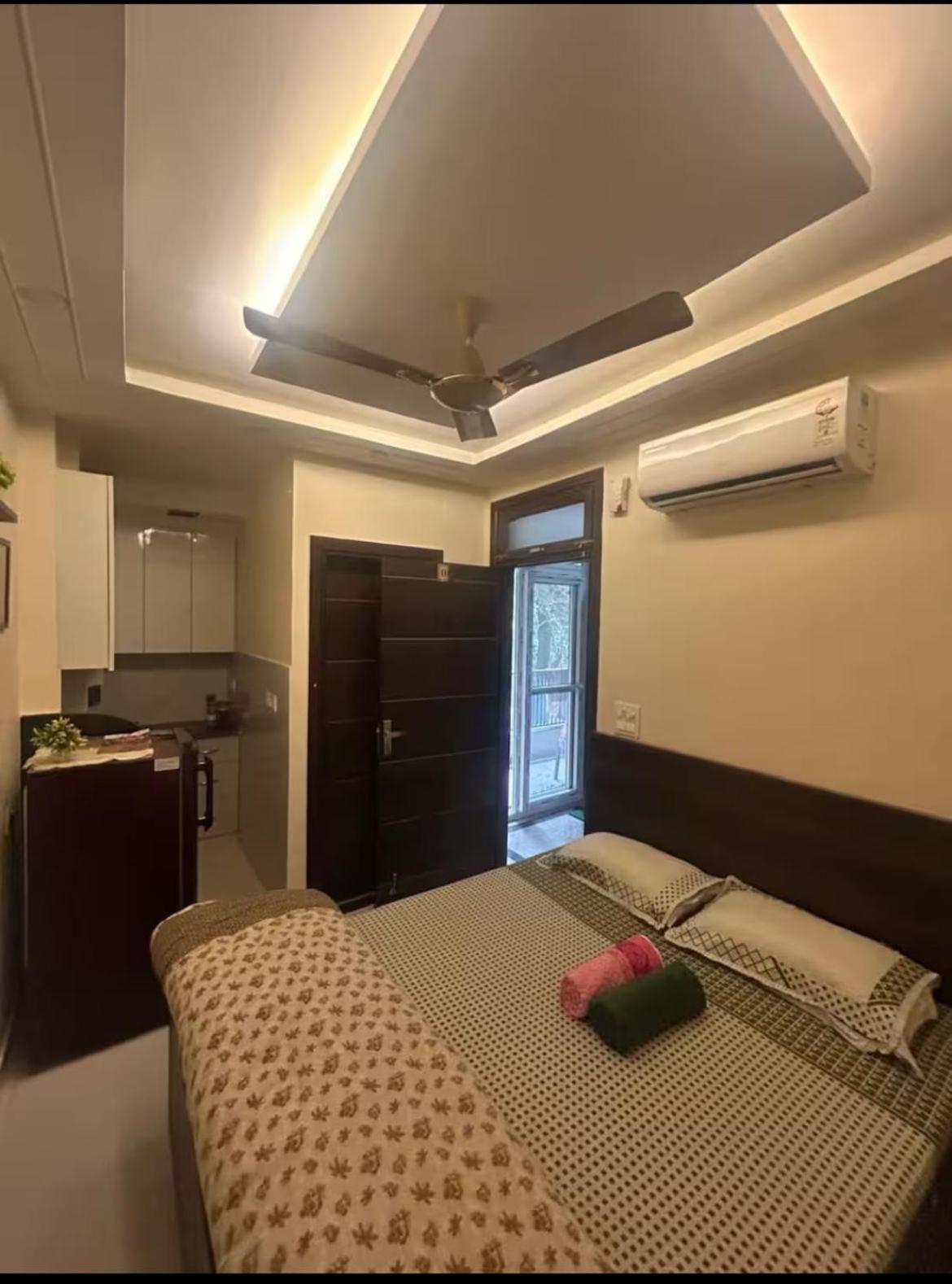 Chic To In South Delhi *